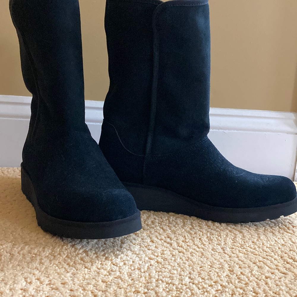 Ugg mid height boots size 10 black